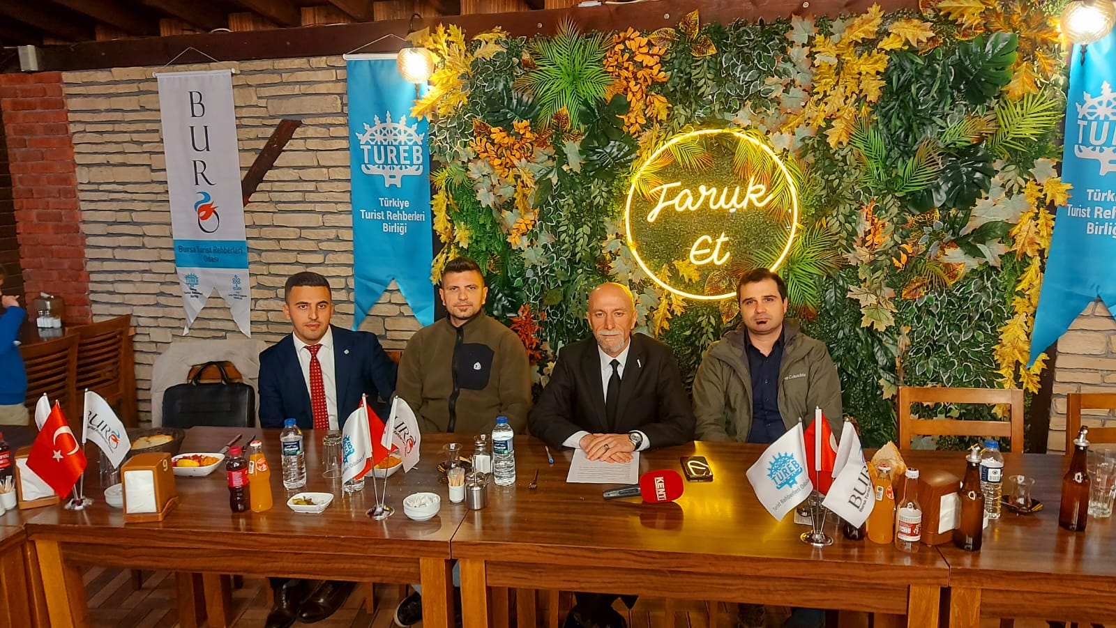 BURSA BÖLGESEL TURİST REHBERLERİ ODASI GAZETECİLER İLE AKŞAM YEMEĞİNDE BİR ARAYA GELDİ