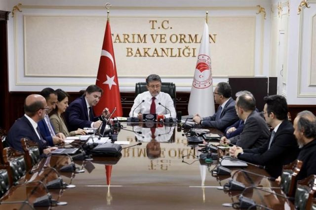 Bakan Yumaklı'dan Zirai Don Açıklaması: Gıda Arzında Risk Yok, TARSİM ve Kayıtlılık Önemli